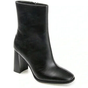 Journee Collection January Bootie Size 8